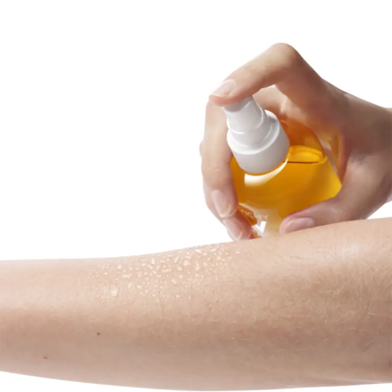 Capital Soleil Ultra könnyű napvédő spray béta-karotinnal SPF50+ (200 ml)